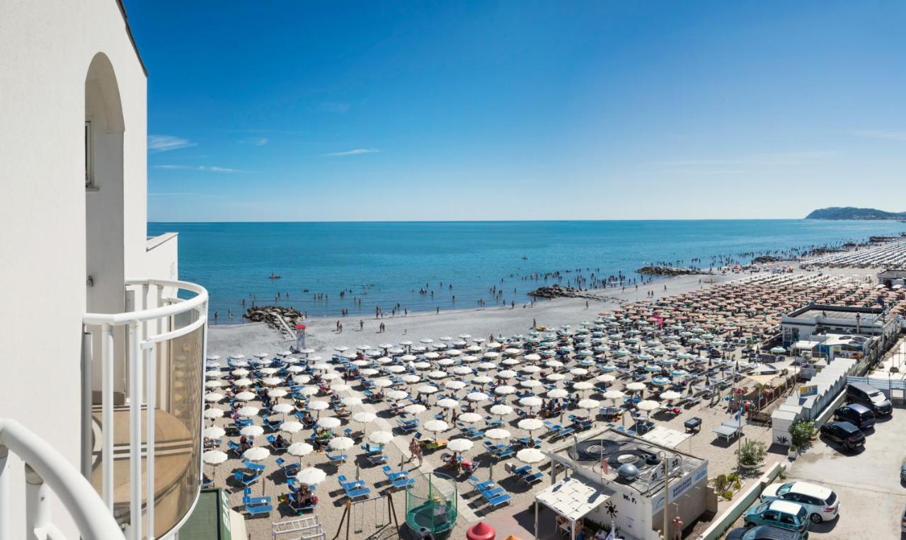 Hotel International Misano Adriatico Esterno foto